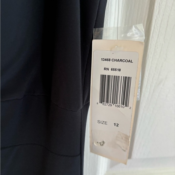 Navy Patra gown. New With Tags. Size 12. - Picture 6 of 6